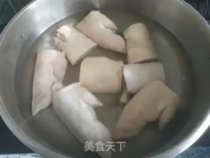 Make A beer and a pig hoof step 0