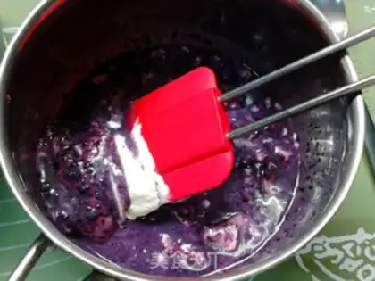 Make Blueberry mousse step 7