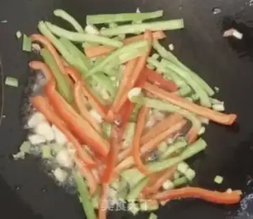 Make The cranberry noodles step 3