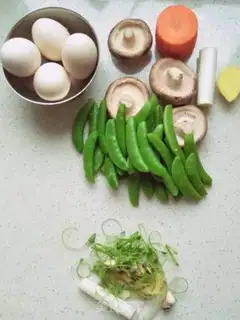 Make Scrambled eggs step 1