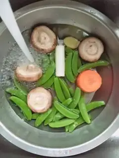 Make Scrambled eggs step 2