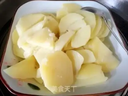 Make Old milk, four seasons of potatoes step 0