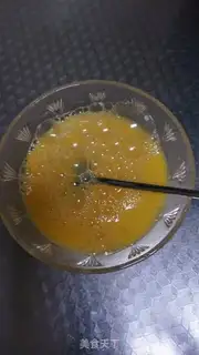 Make cucumber fried eggs step 1