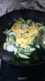 Make cucumber fried eggs step 7