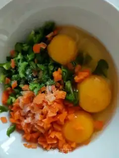 Make Three-coloured eggs step 3