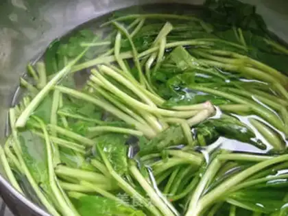 Make Sour apricot and spinach step 2