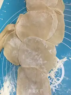 Make Whole wheat beef dumplings step 6