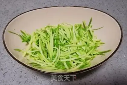 Make Cracker radish egg dumplings step 3