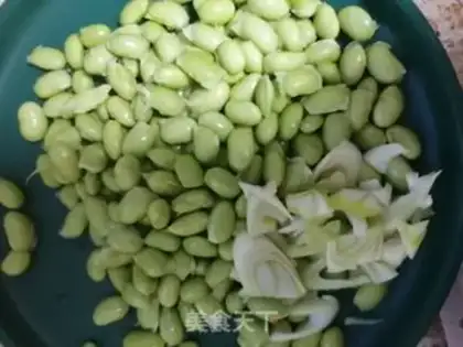 Make Eggs with green beans step 0