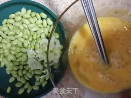 Make Eggs with green beans step 1