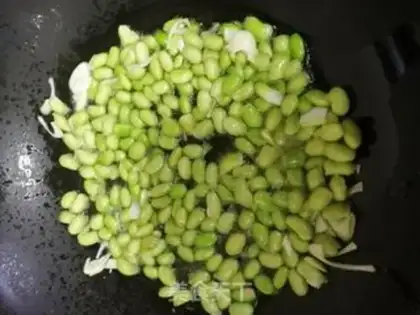 Make Eggs with green beans step 2