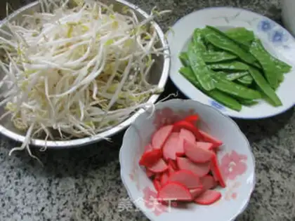 Make Red intestines, green bean sprouts step 0