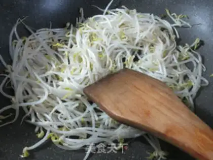 Make Red intestines, green bean sprouts step 2