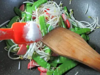 Make Red intestines, green bean sprouts step 4