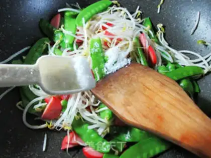 Make Red intestines, green bean sprouts step 5
