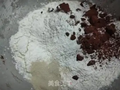 Make Big chocolate soft omelet step 1