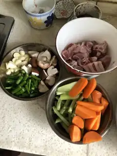 Make Four seasons of soybean purified ribs step 0