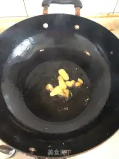 Make Four seasons of soybean purified ribs step 1