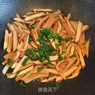 Make Dry-dry apricot mushrooms step 5
