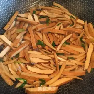 Make Dry-dry apricot mushrooms step 6