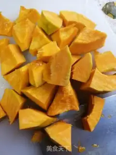 Make Five flowers for pumpkin beans step 1
