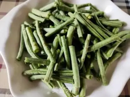 Make The beans are fried with potatoes step 4