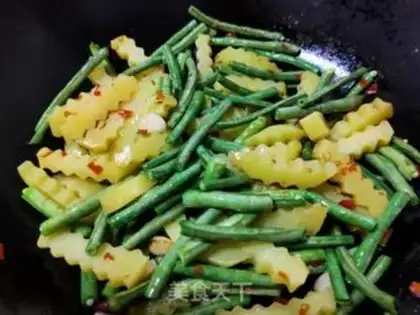 Make The beans are fried with potatoes step 8