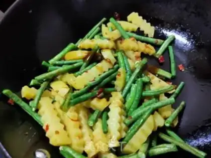 Make The beans are fried with potatoes step 9