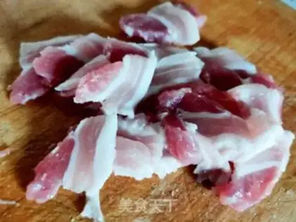 Make Onion fried meat step 1