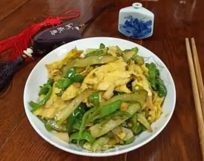 Make Pyramid cucumber and fried eggs step 9