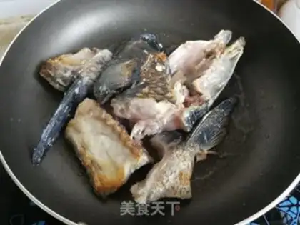 Make Fish head, melon soup step 1