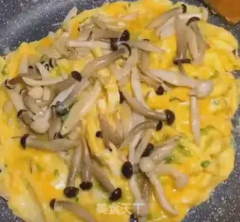 Make Twin mushrooms and egg rice step 8