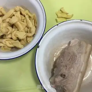 Make Five bouquets of meat burning the leaves step 0