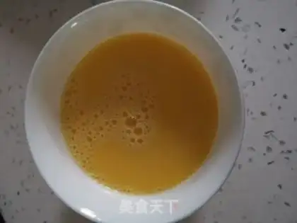 Make Tomato fried eggs step 1
