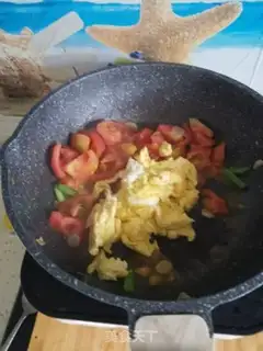 Make Tomato fried eggs step 7