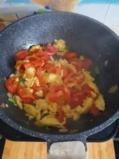 Make Tomato fried eggs step 8