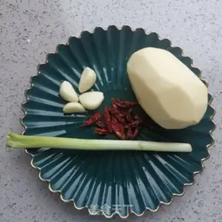 Make Spicy potatoes step 0