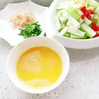 Make Smelt fried eggs step 1