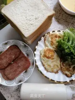 Make Lunch meat sandwich step 3