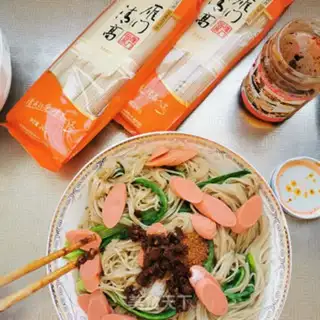 Make Make your own delicious hand-meat noodles step 3