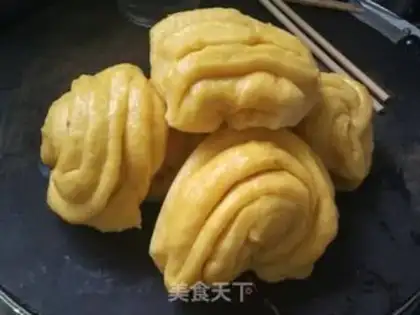 Make Pumpkin rolls step 4