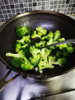 Make Garlic broccoli step 3