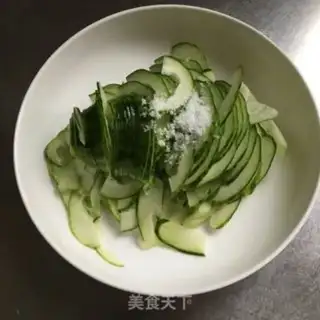 Make Spicy cucumber step 1