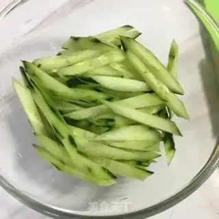 Make The cucumber is cold step 1