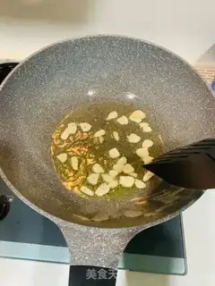 Make Garlic cabbage step 0