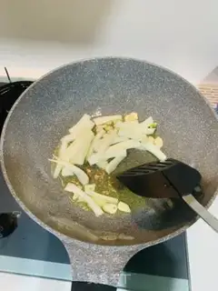 Make Garlic cabbage step 1