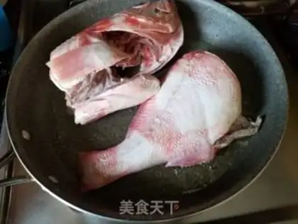 Make Tomato sauce with red eyes step 2