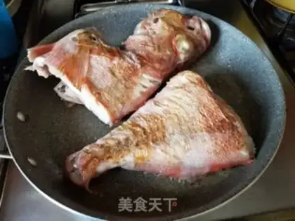 Make Tomato sauce with red eyes step 3