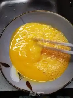 Make Shrimp steamed eggs step 1