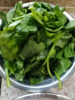 Make Spinach with a golden needle and mushroom step 1